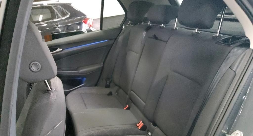 Volkswagen Golf VIII  Life 1.5TSI+96kW+SHZ+ALU foto 4