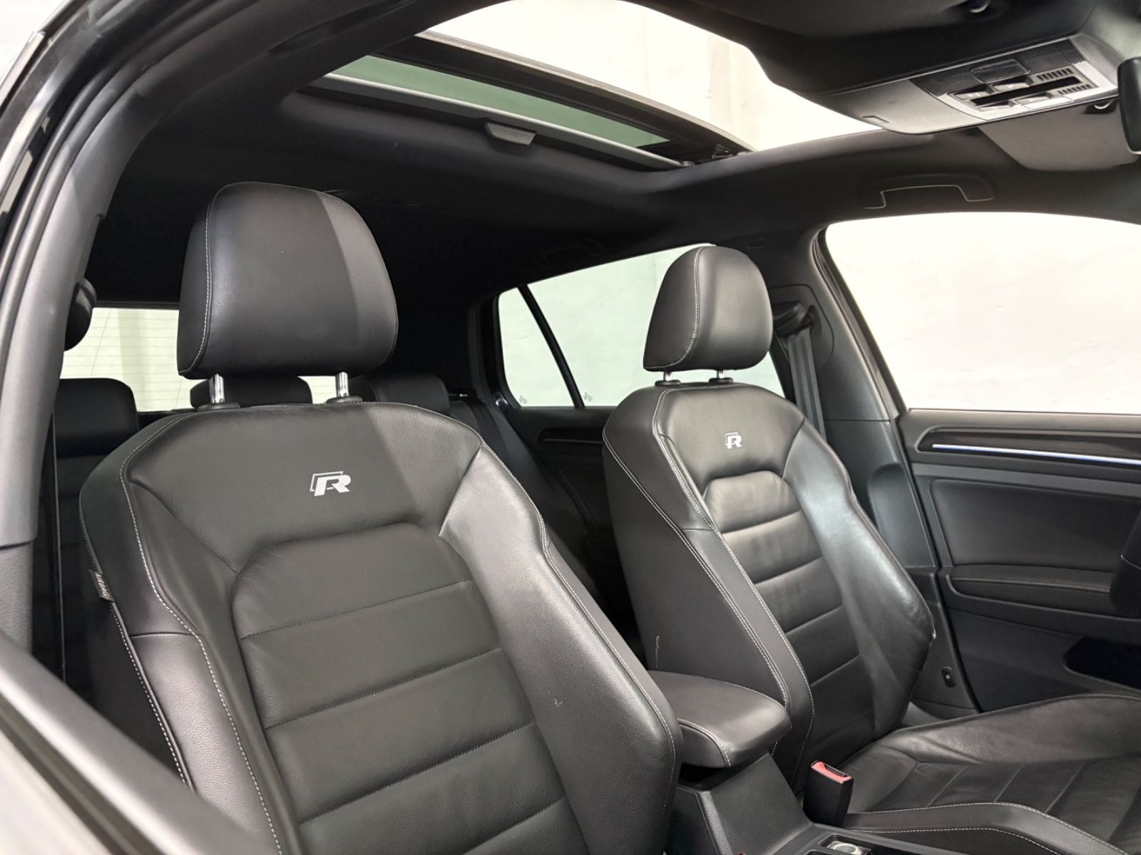 Volkswagen Golf DSG 4M.  -R- / Pano/Leder/Keyless/Vollausst foto 19