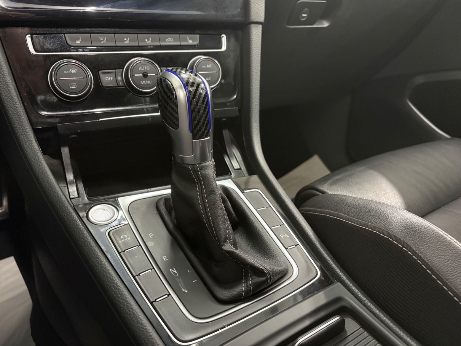 Volkswagen Golf DSG 4M.  -R- / Pano/Leder/Keyless/Vollausst foto 24