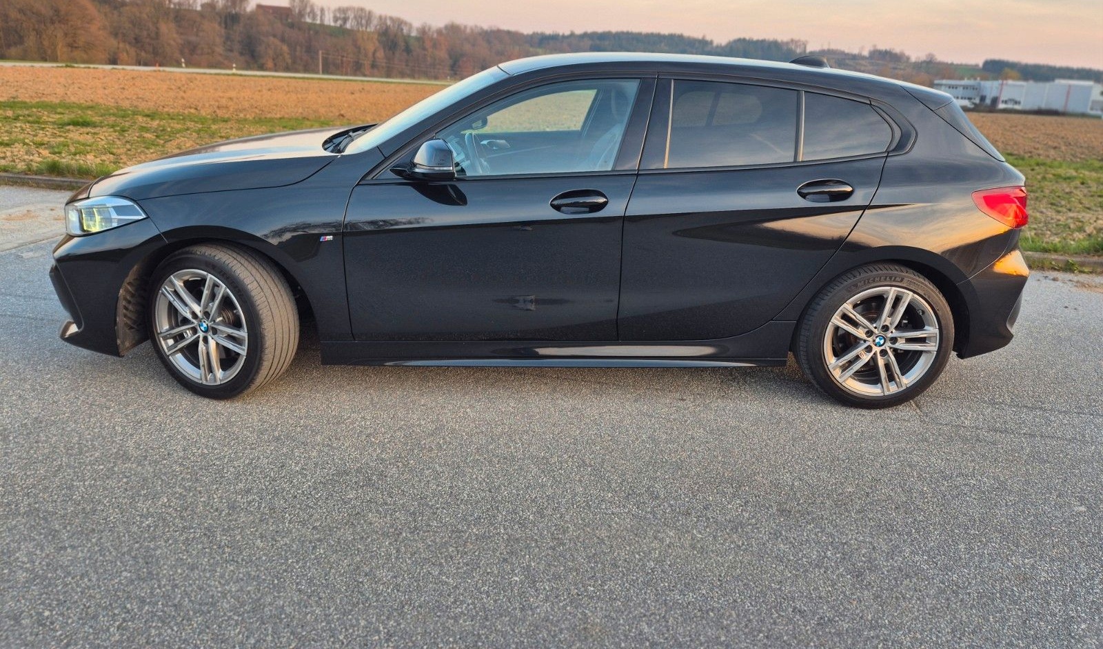 BMW 118 i Automatik*M Sport*Navi*AHK*Lenkradheizung* foto 2