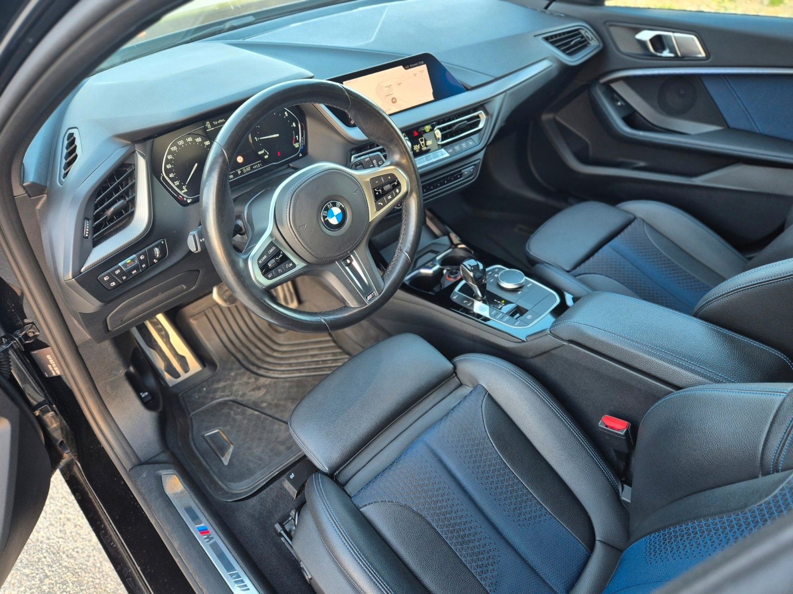 BMW 118 i Automatik*M Sport*Navi*AHK*Lenkradheizung* foto 9