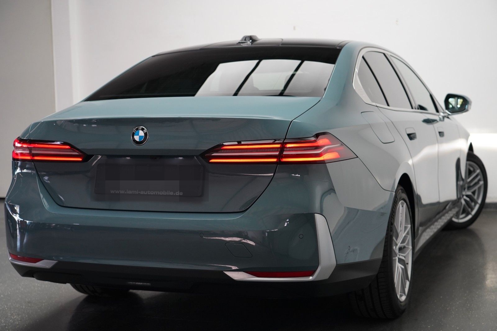 BMW 520d xDrive PANO ICONIC 360 HEADUP KEY B&W foto 5