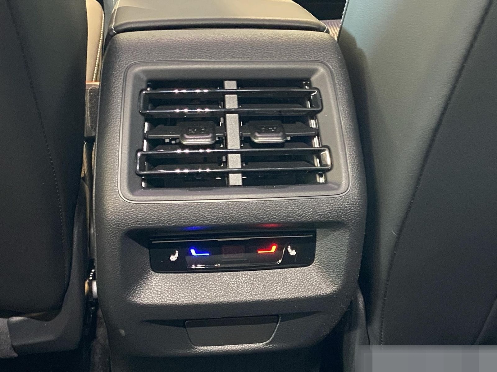 Volkswagen Tiguan R-Line 1.5 TSI eHybrid 130 kW / 85 kW LED foto 16