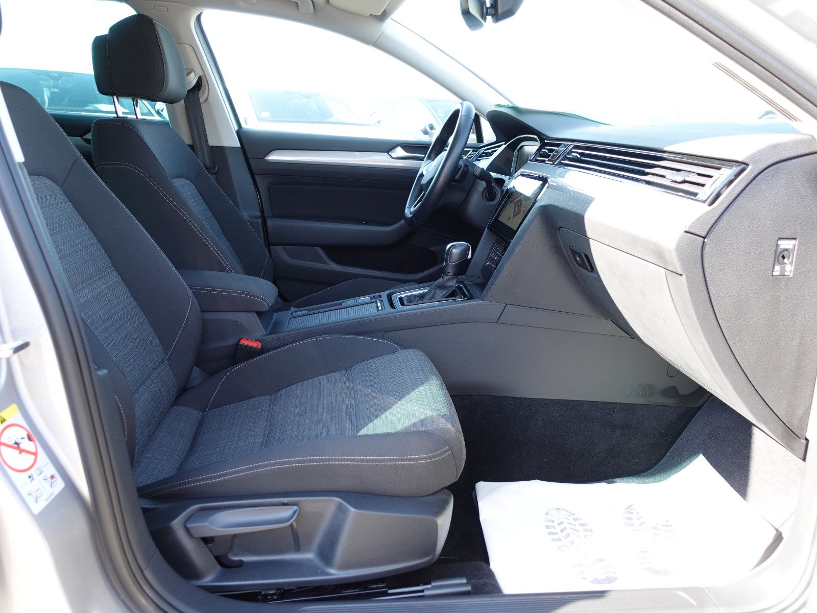 Volkswagen Passat 2,0 TDI Var. Business DSG/AHK//DigiTacho foto 13
