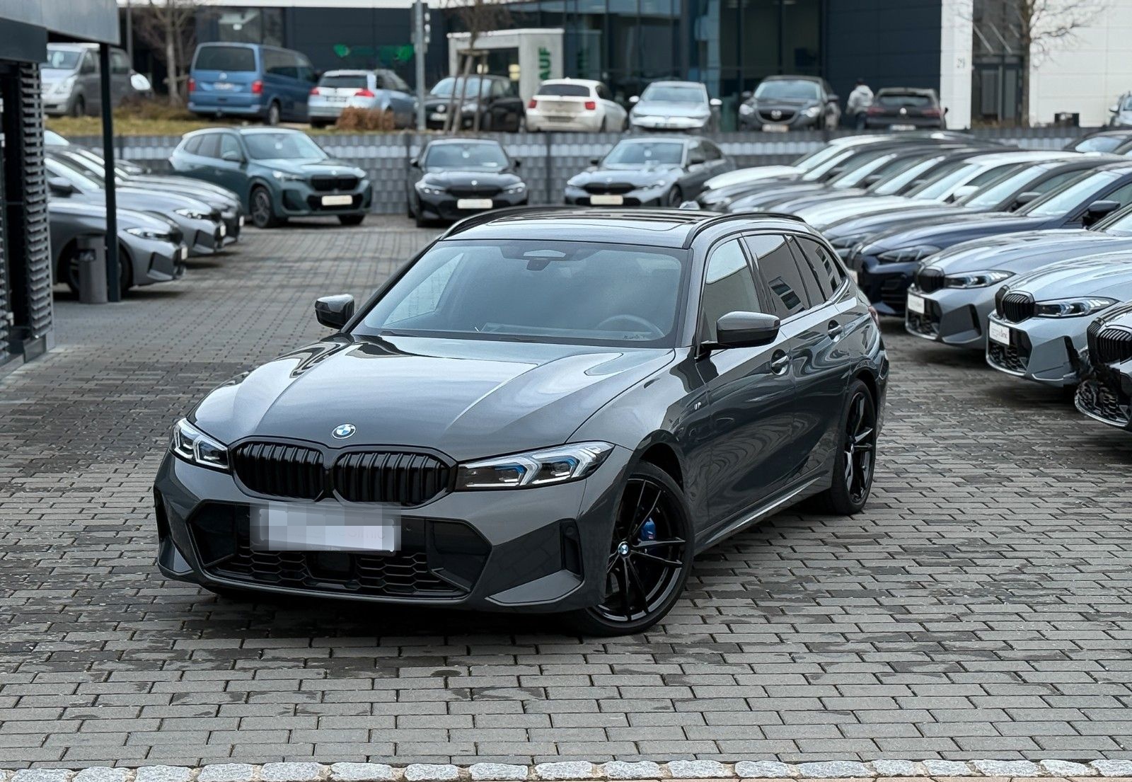 BMW 320d xD M Sport HuD AHK Pano hifi StHzg 360° foto 2