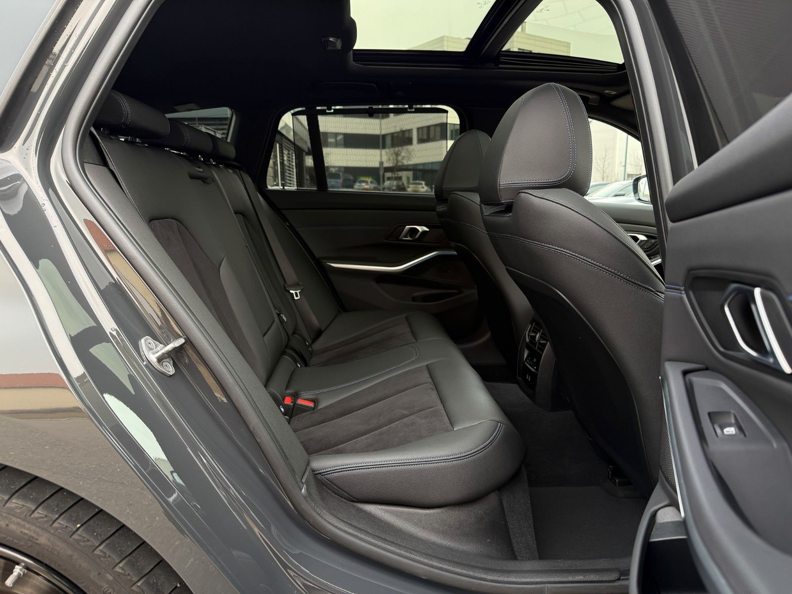 BMW 320d xD M Sport HuD AHK Pano hifi StHzg 360° foto 14