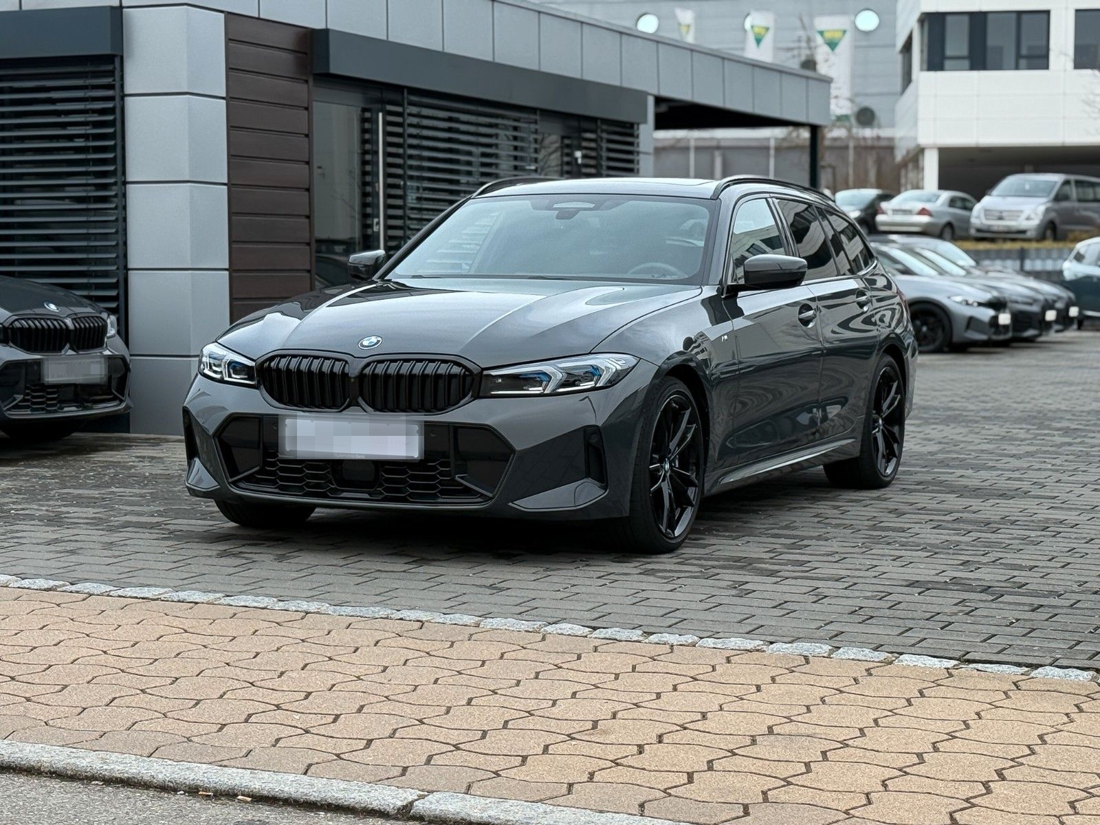 BMW 320d xD M Sport HuD AHK Pano hifi StHzg 360° foto 3