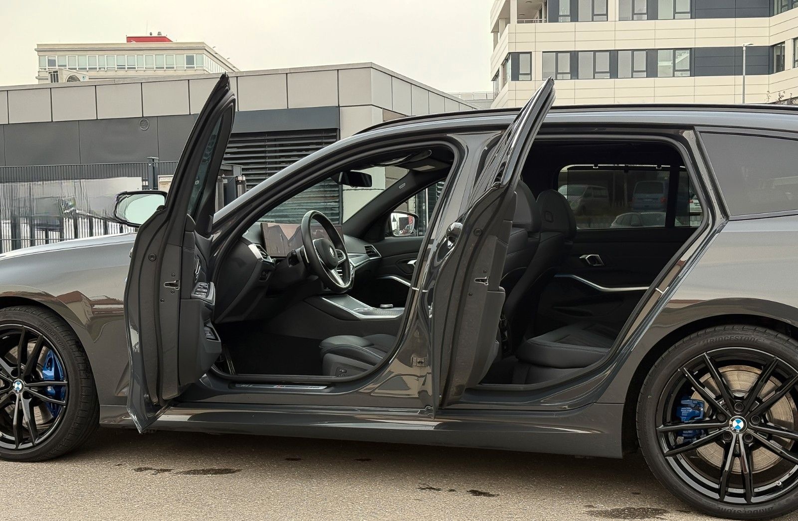 BMW 320d xD M Sport HuD AHK Pano hifi StHzg 360° foto 24
