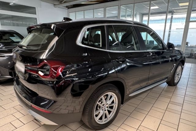 BMW X3 xDrive 20iA 18'' Navi LED Parkass. Spsitze.SH foto 4