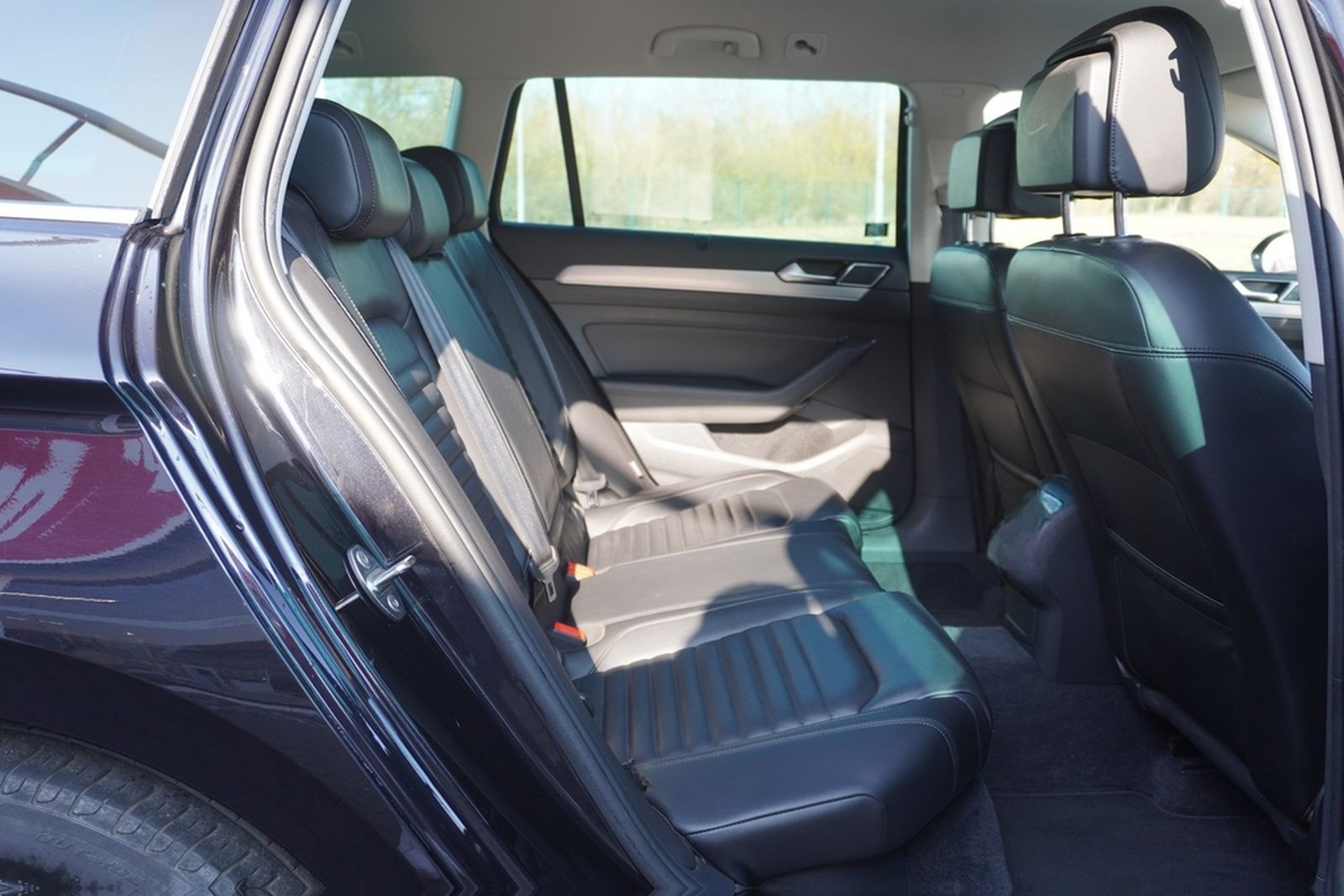 Volkswagen Passat Variant 2.0 TDI Highline LED Navi AHK foto 31