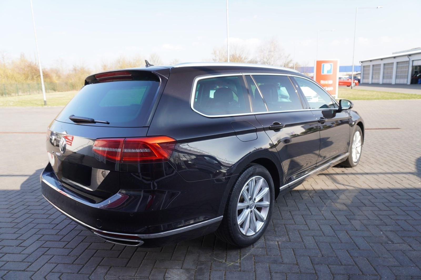 Volkswagen Passat Variant 2.0 TDI Highline LED Navi AHK foto 5