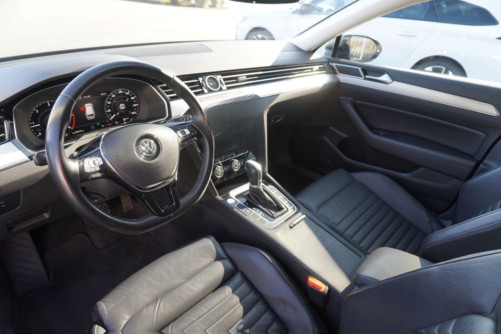 Volkswagen Passat Variant 2.0 TDI Highline LED Navi AHK foto 10