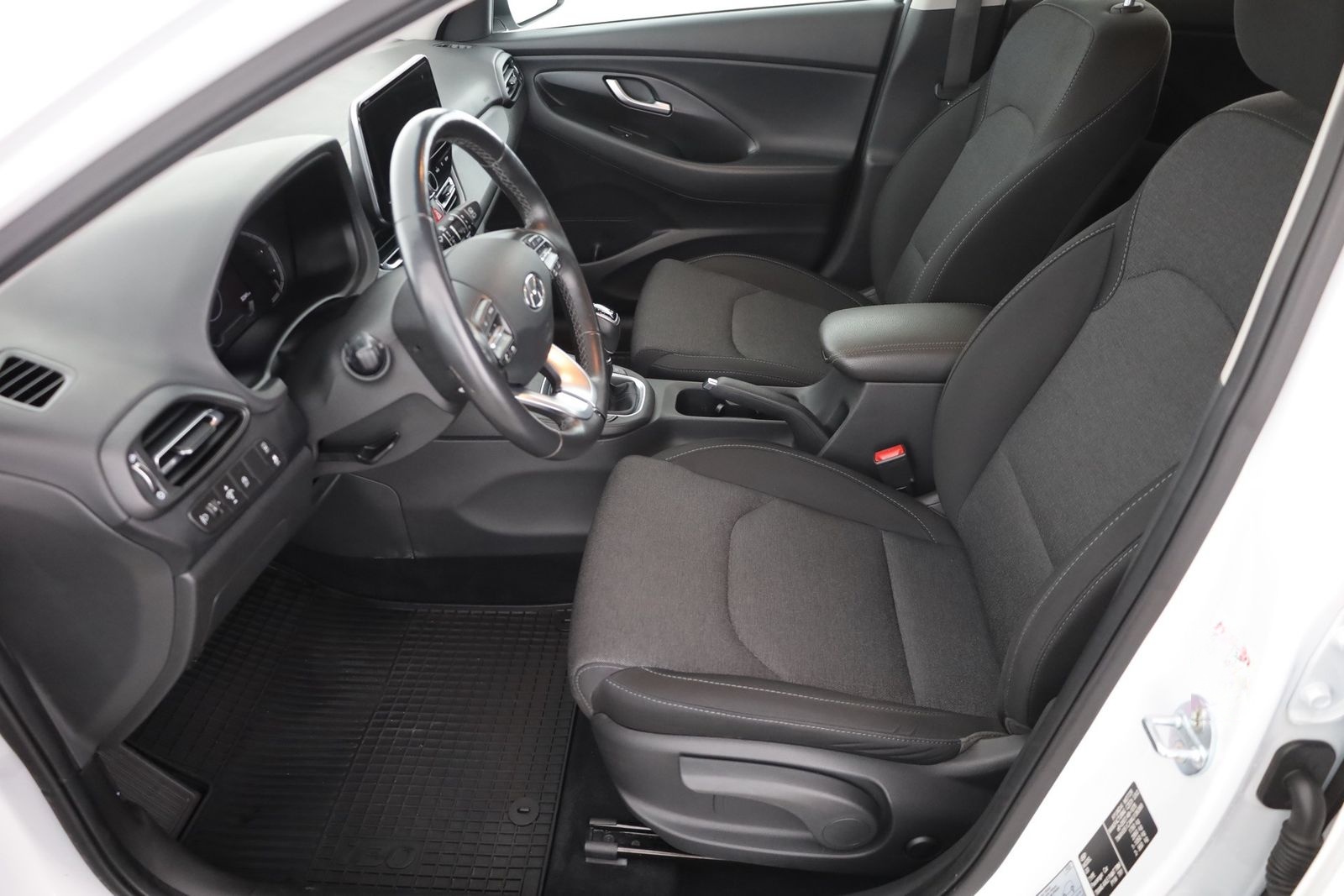 Hyundai i30 1.5 Intro Edition LED Navi Kamera PDC DAB foto 23