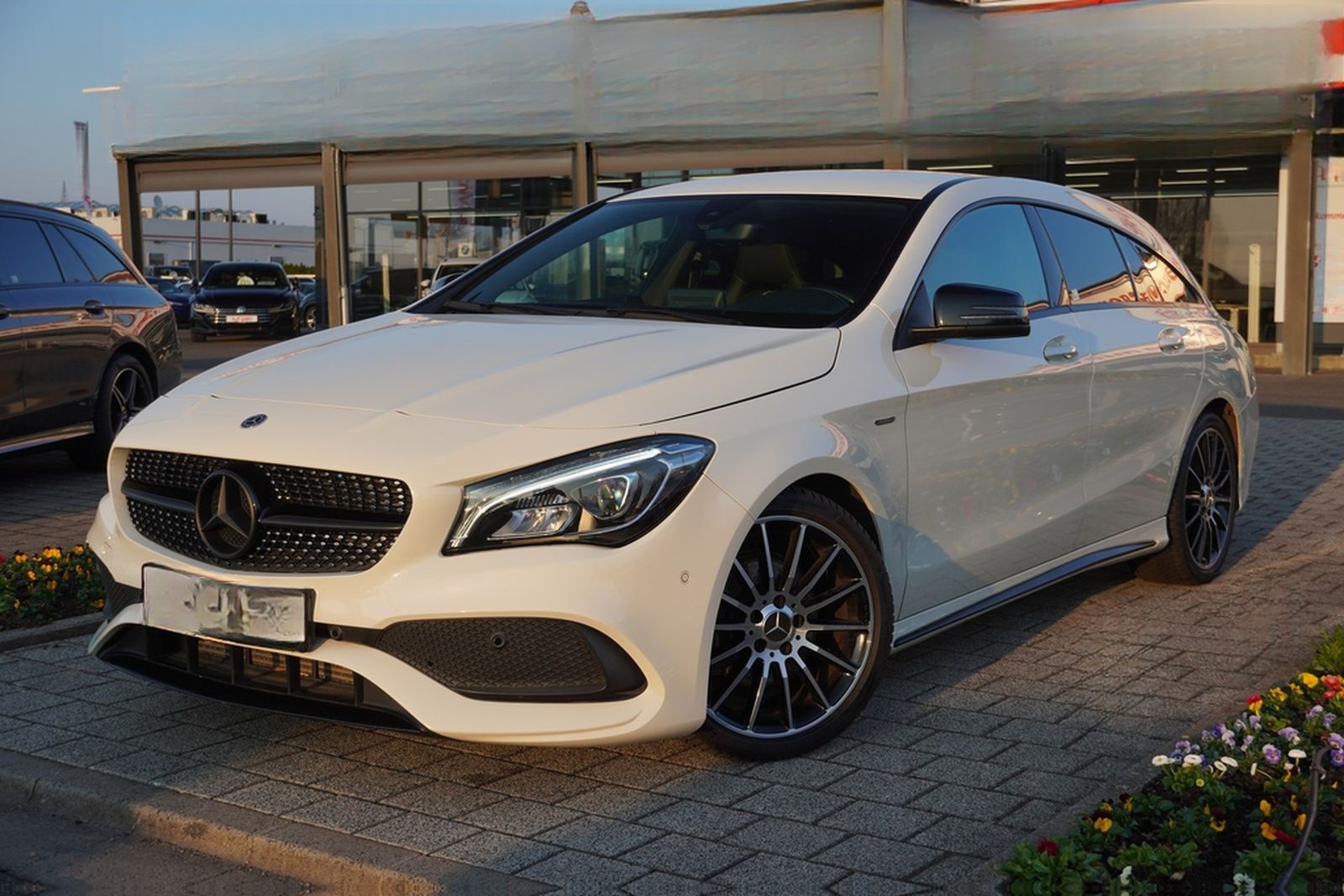 Mercedes-Benz CLA 180 Shooting Brake AMG Line LED Standheizung foto 2
