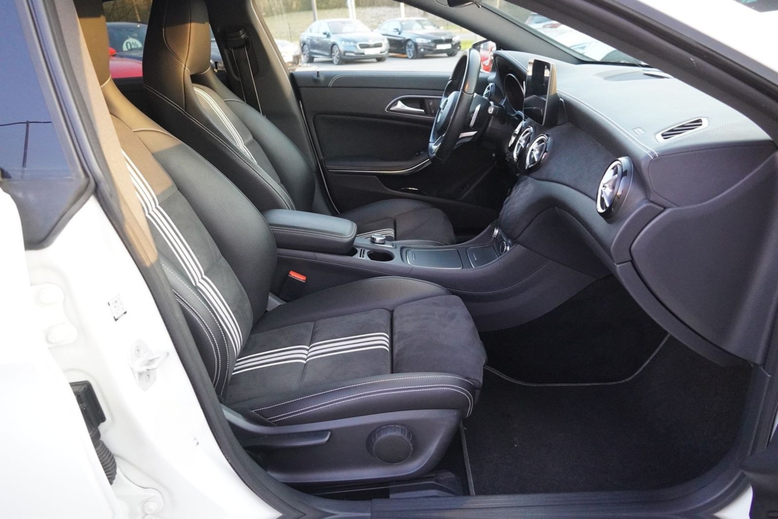 Mercedes-Benz CLA 180 Shooting Brake AMG Line LED Standheizung foto 27