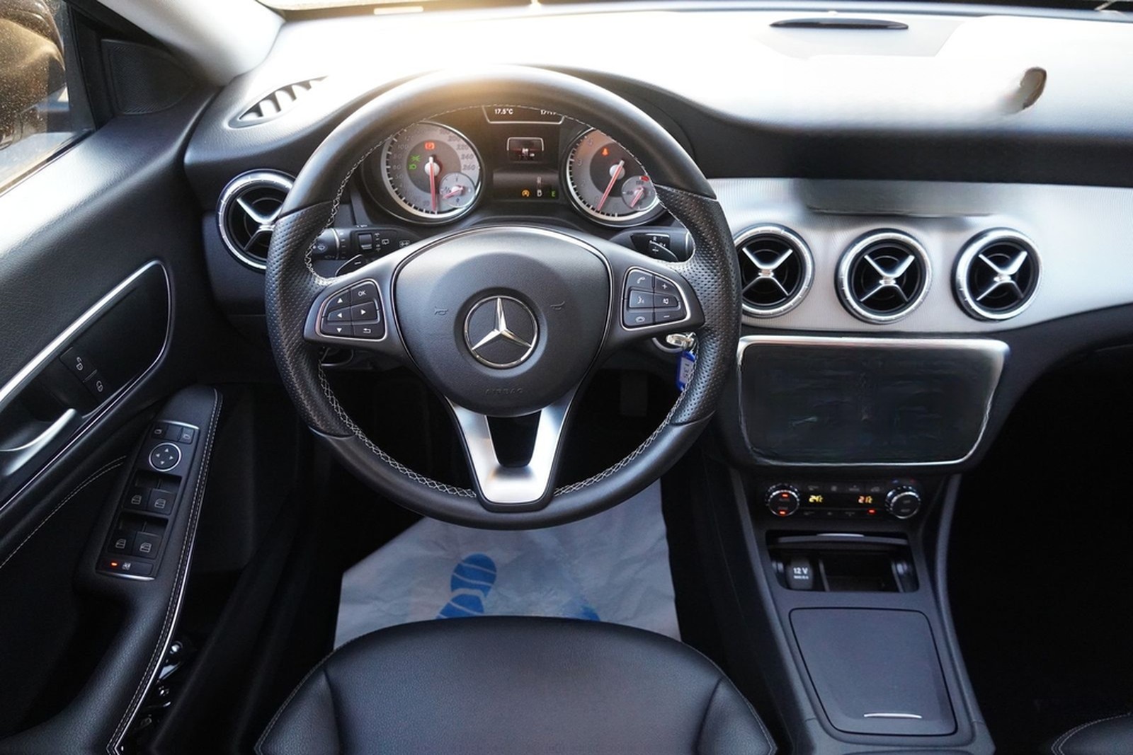 Mercedes-Benz CLA 180 Sportstourer Navi Tempomat Xenon PDC USB foto 18