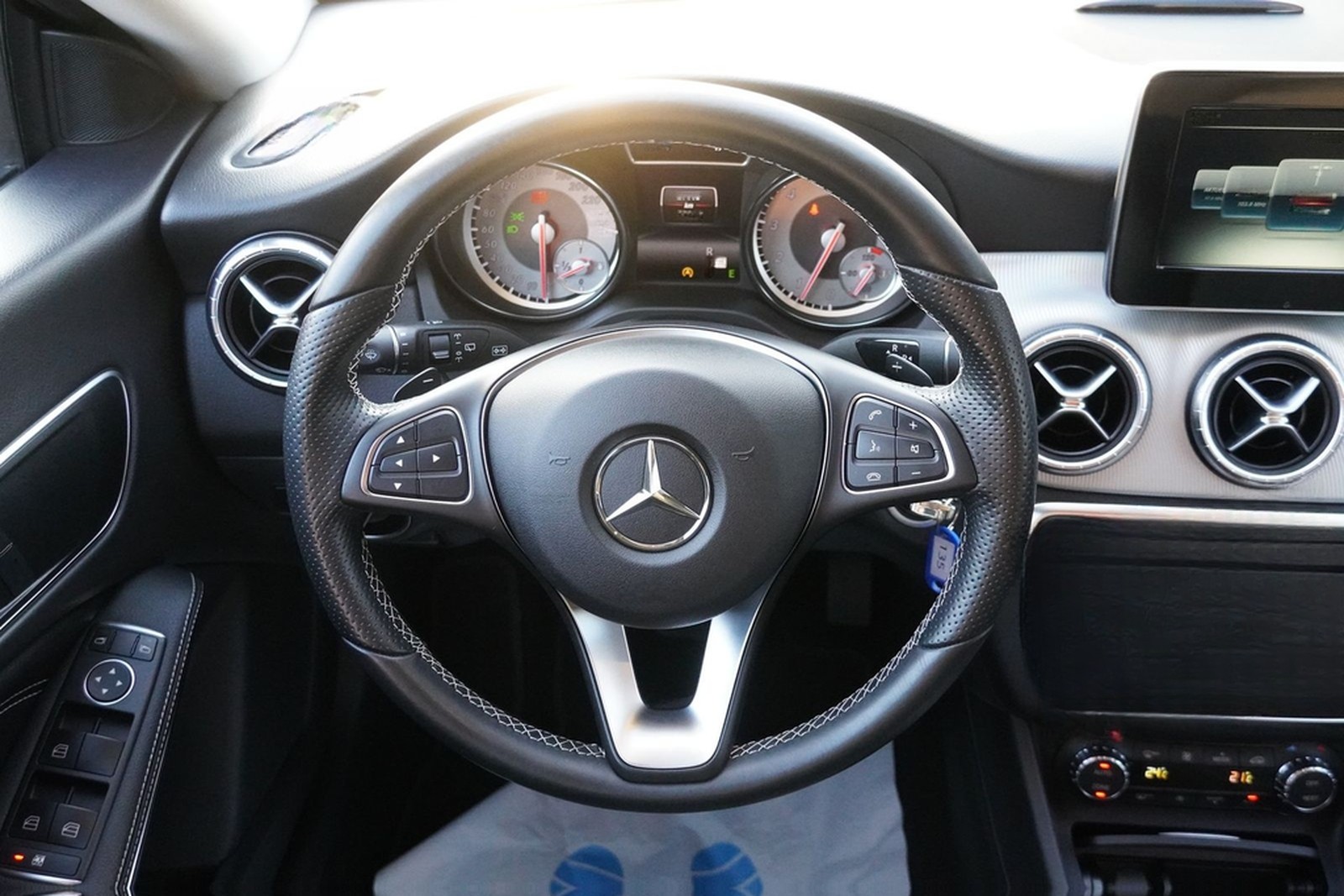 Mercedes-Benz CLA 180 Sportstourer Navi Tempomat Xenon PDC USB foto 19