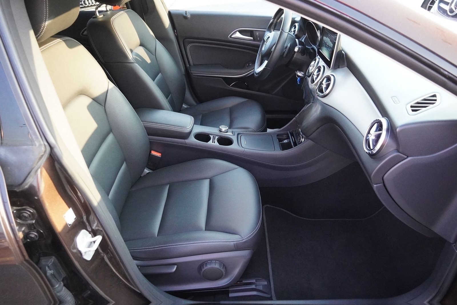 Mercedes-Benz CLA 180 Sportstourer Navi Tempomat Xenon PDC USB foto 28