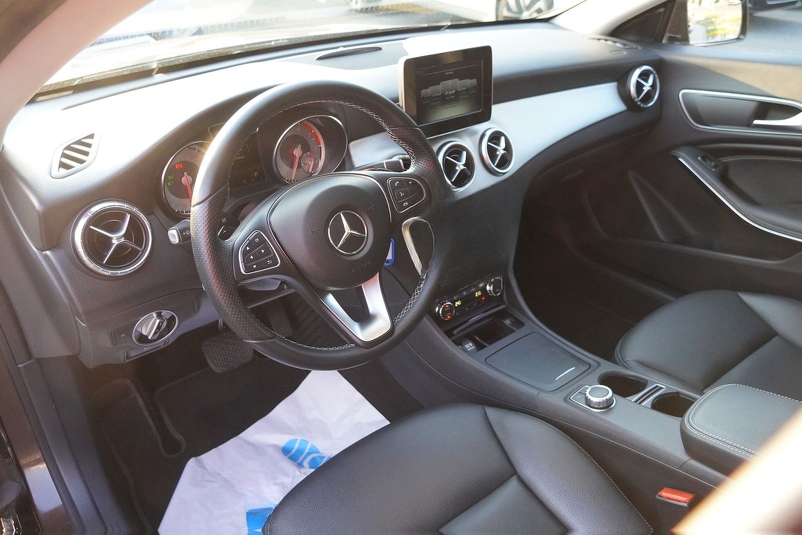 Mercedes-Benz CLA 180 Sportstourer Navi Tempomat Xenon PDC USB foto 10