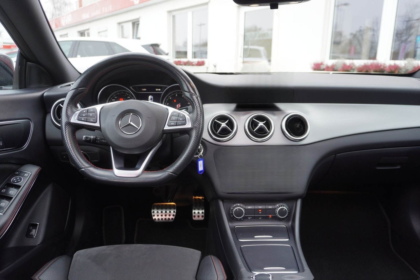 Mercedes-Benz CLA 250 AMG Line LED Navi Panorama Teilleder PDC foto 13
