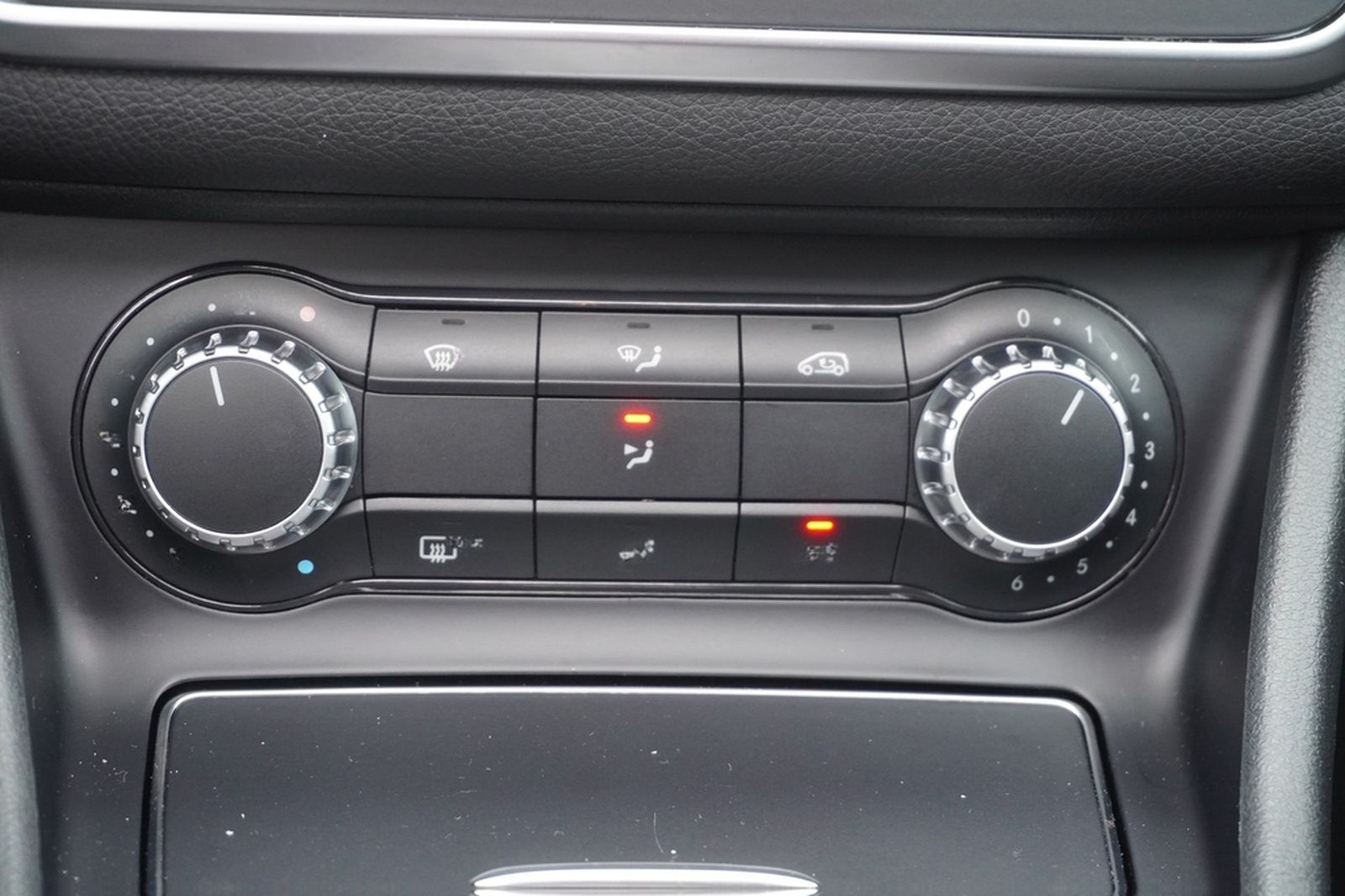 Mercedes-Benz CLA 250 AMG Line LED Navi Panorama Teilleder PDC foto 17