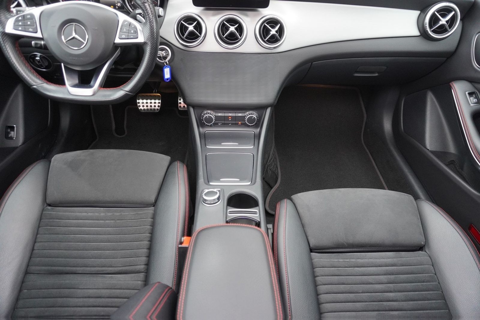 Mercedes-Benz CLA 250 AMG Line LED Navi Panorama Teilleder PDC foto 18