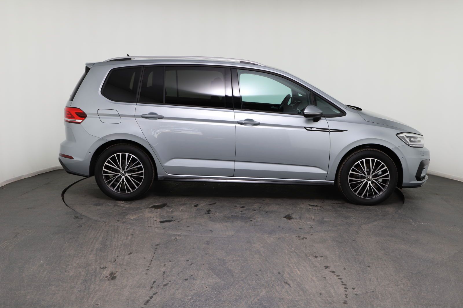 Volkswagen Touran 1.5 TSI DSG New Edition R-Line *AHK*ACC* foto 10