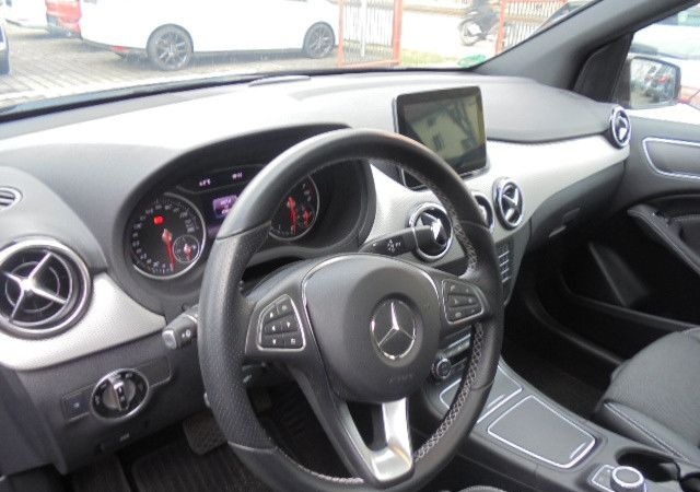 Mercedes-Benz B 200 Aut.,Pano-Dach,Ahk,1.Hand foto 9
