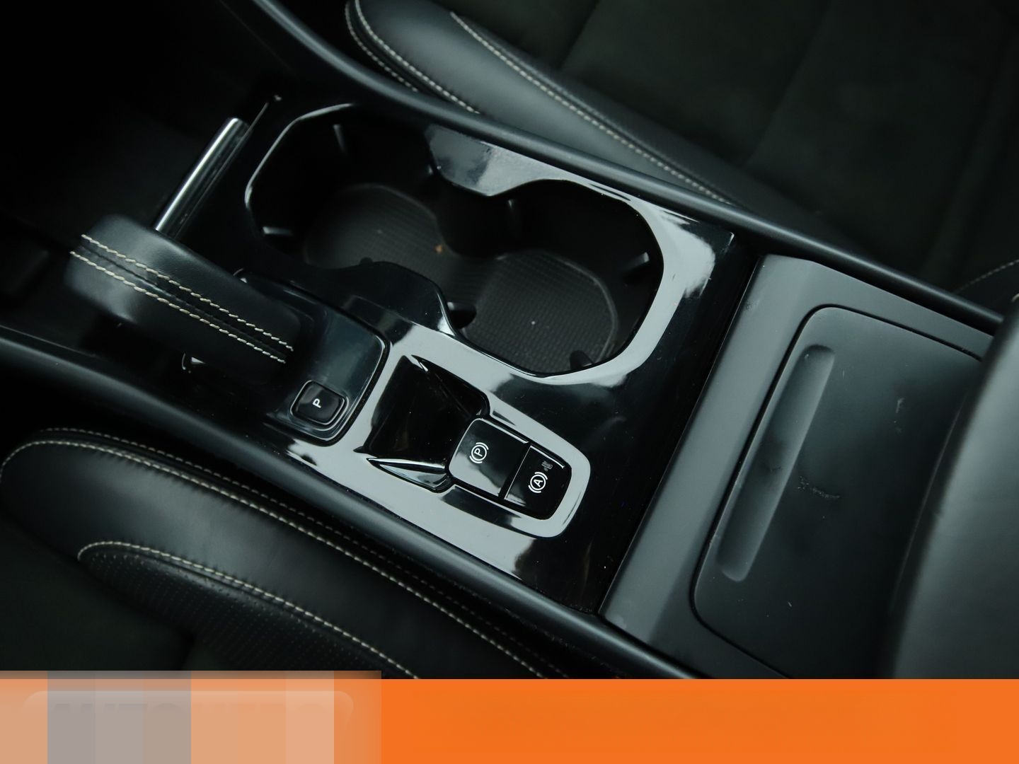 Volvo XC40 2.0 T4 R-Design 2WD Aut*NAVI*LED*TEMPO*CAM* foto 24