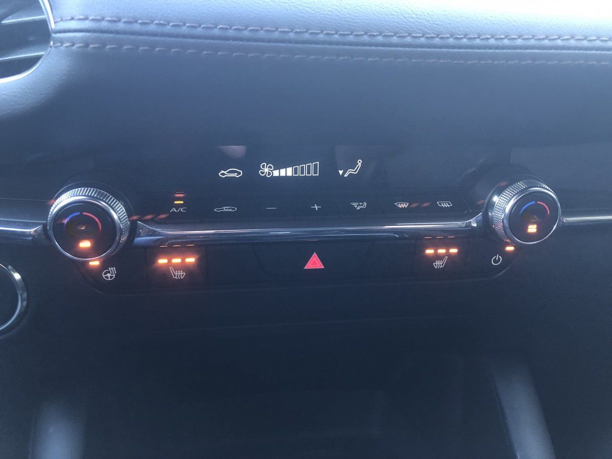 Mazda 3 2.5L e-SKYACTIV G 140ps 6AT FWD Takumi foto 14