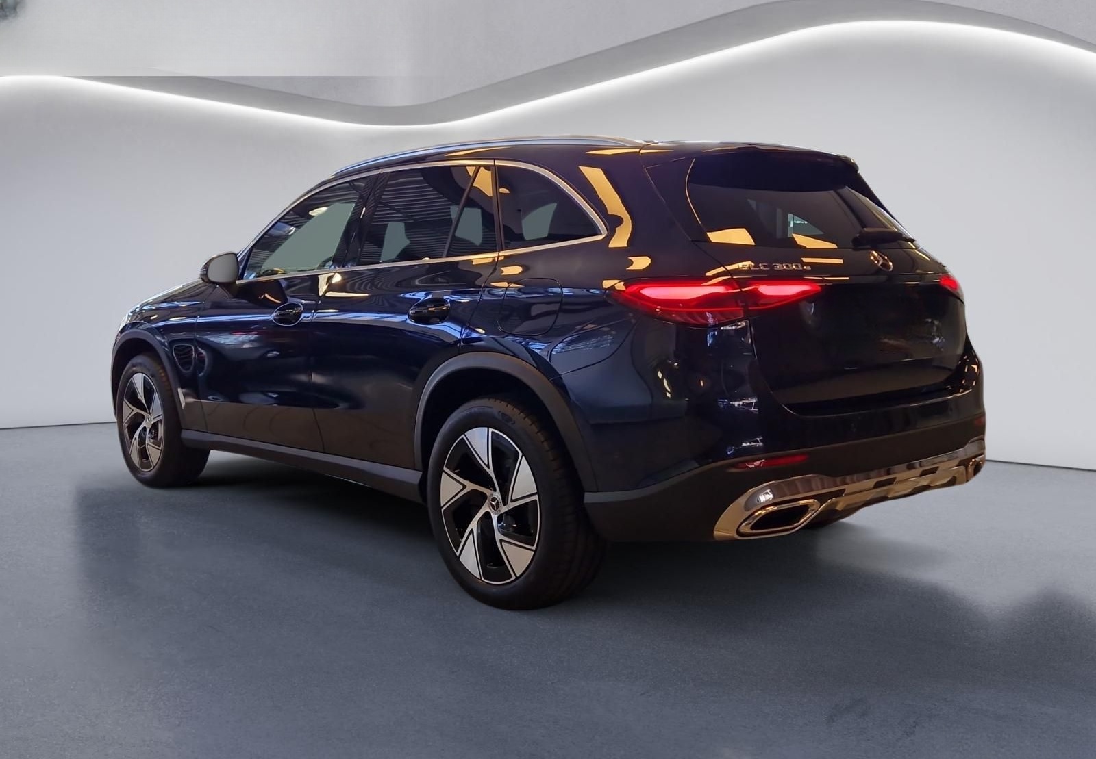 Mercedes-Benz GLC 300 e 4M Avantgarde Pano. Distr. Burm. AHK foto 4