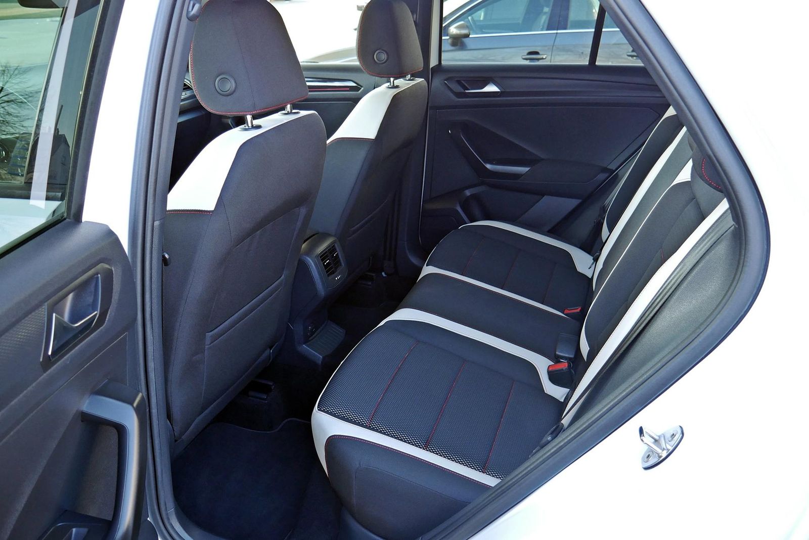 Volkswagen T-Roc 1.5 TSI DSG Sport LED Assistenzpaket DCC foto 22