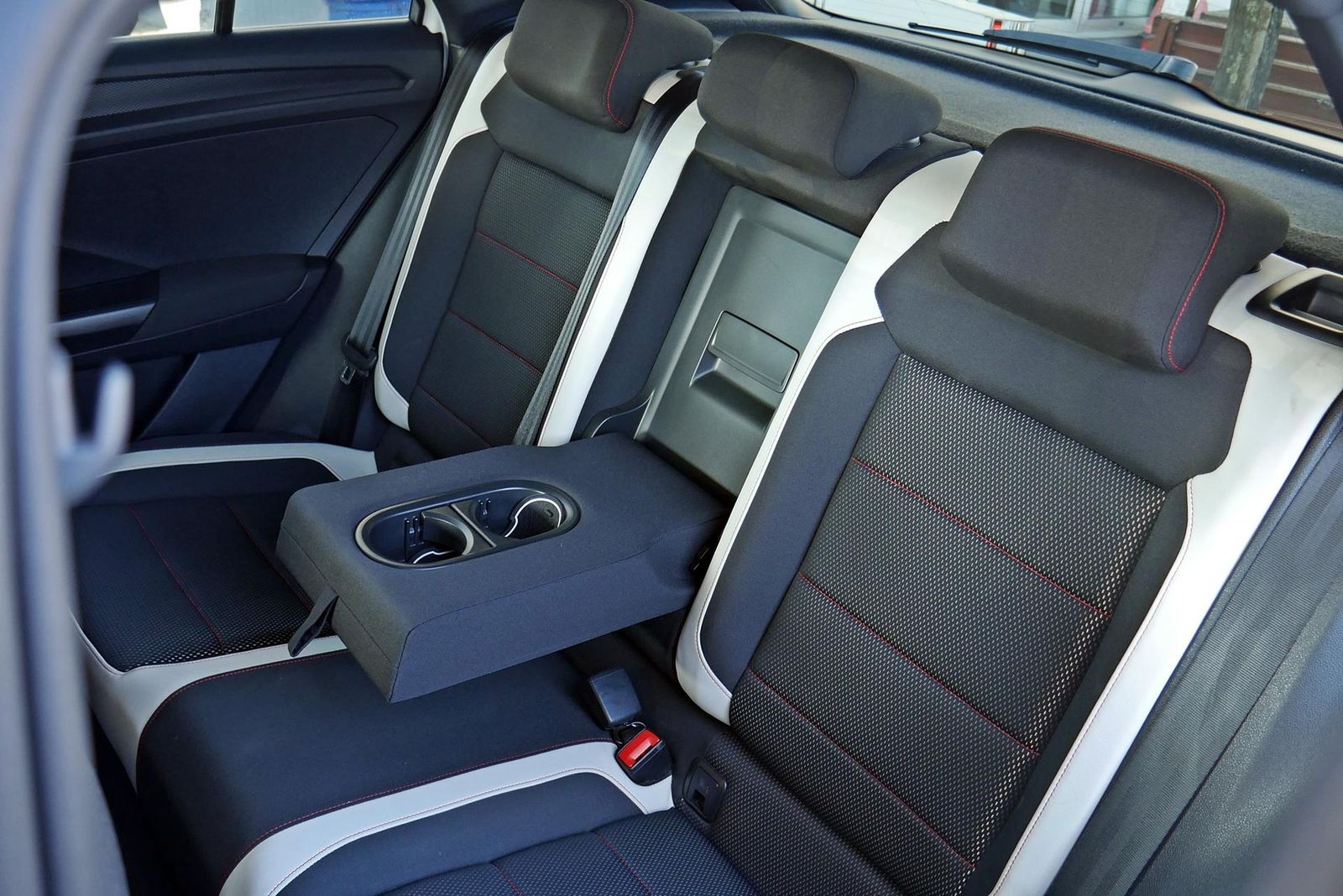 Volkswagen T-Roc 1.5 TSI DSG Sport LED Assistenzpaket DCC foto 23