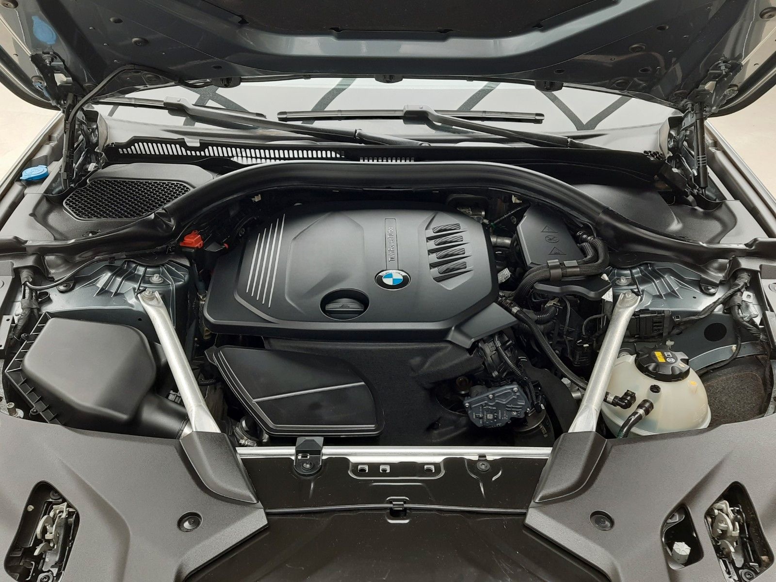 BMW 520d xDrive/M Paket/S-Dach/360°Kam./LED/HuD foto 12