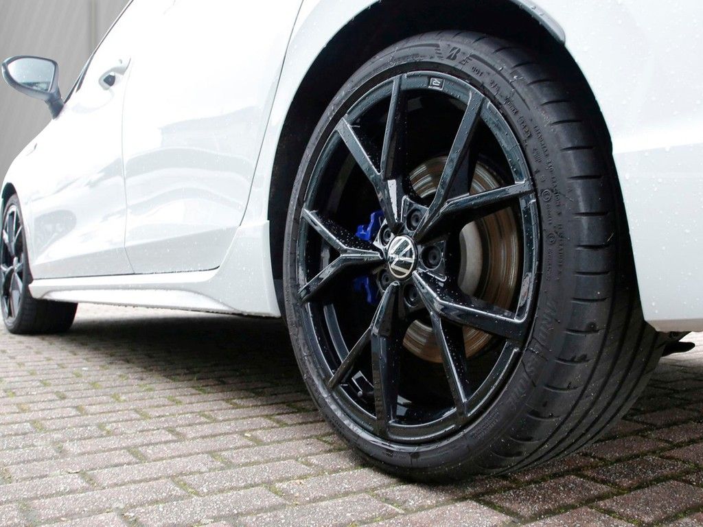 Volkswagen Golf VIII R 2.0 TSI 4Motion Black Style Performa foto 6