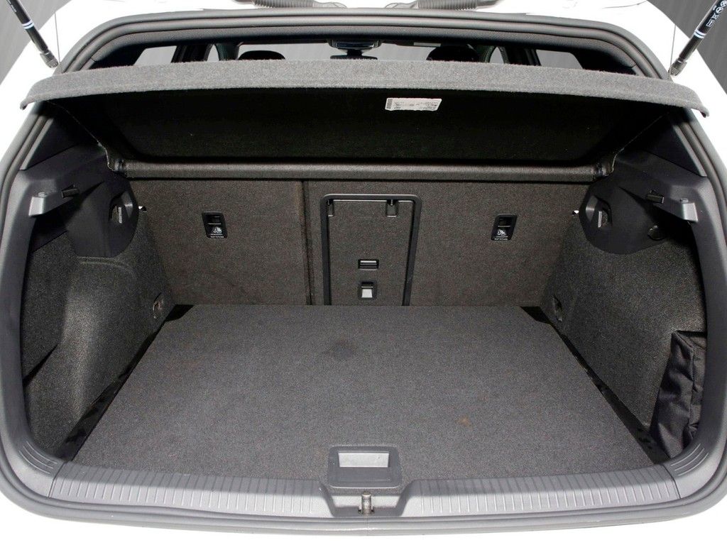 Volkswagen Golf VIII R 2.0 TSI 4Motion Black Style Performa foto 7