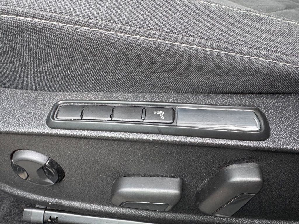 Volkswagen Golf VIII Lim. Style *MASSAGE/SCHIEBEDACH/ACC* foto 11