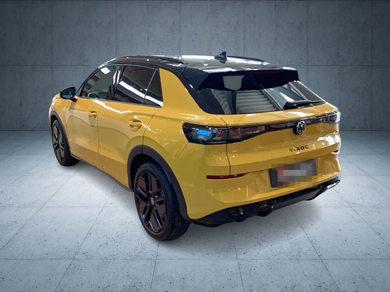 Volkswagen T-Roc R-Line 1.5 eTSI *AHK**HARMAN KARDON**PANO foto 3