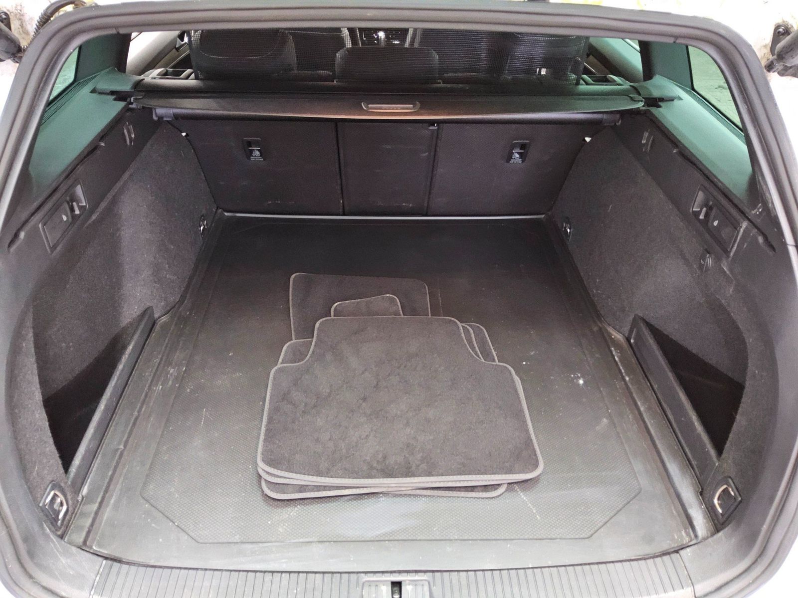 Volkswagen Passat Var. 2.0 TDI Elegance Navi Matrix AID RfK foto 12
