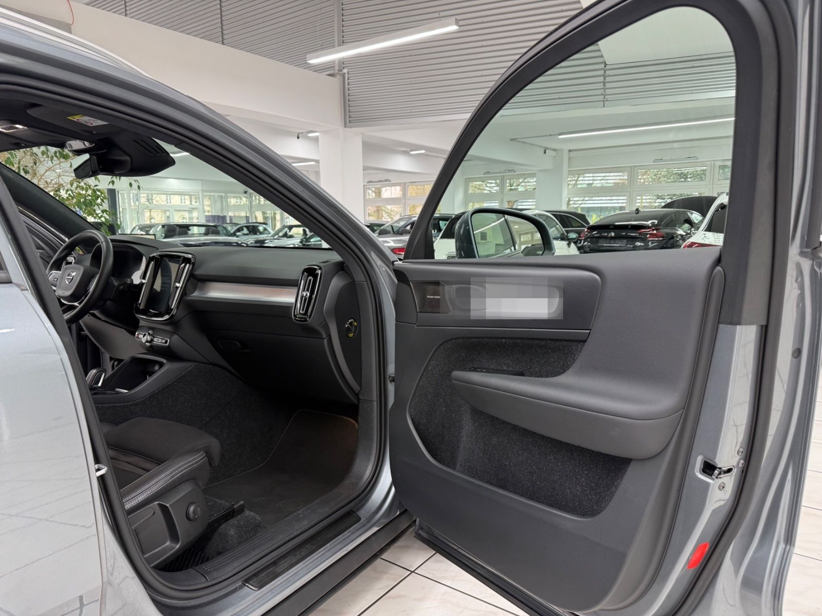 Volvo XC40 Momentum 2WD*Kamera*Navi*LED*PDC*H&K foto 10