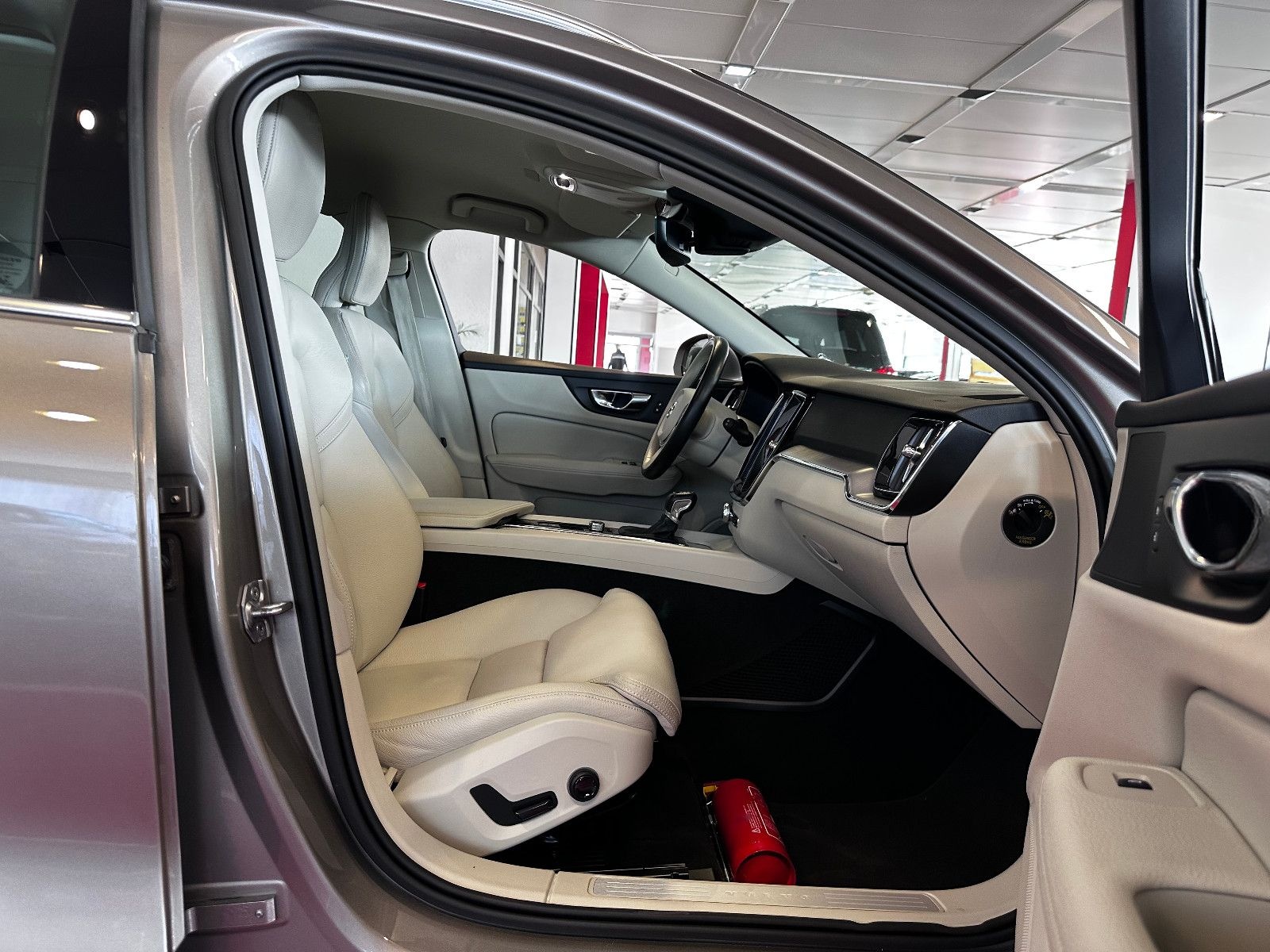 Volvo V60 Momentum Pro //Leder//LED//Navi// foto 13