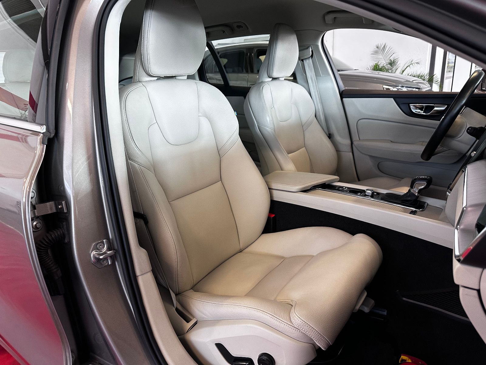 Volvo V60 Momentum Pro //Leder//LED//Navi// foto 14