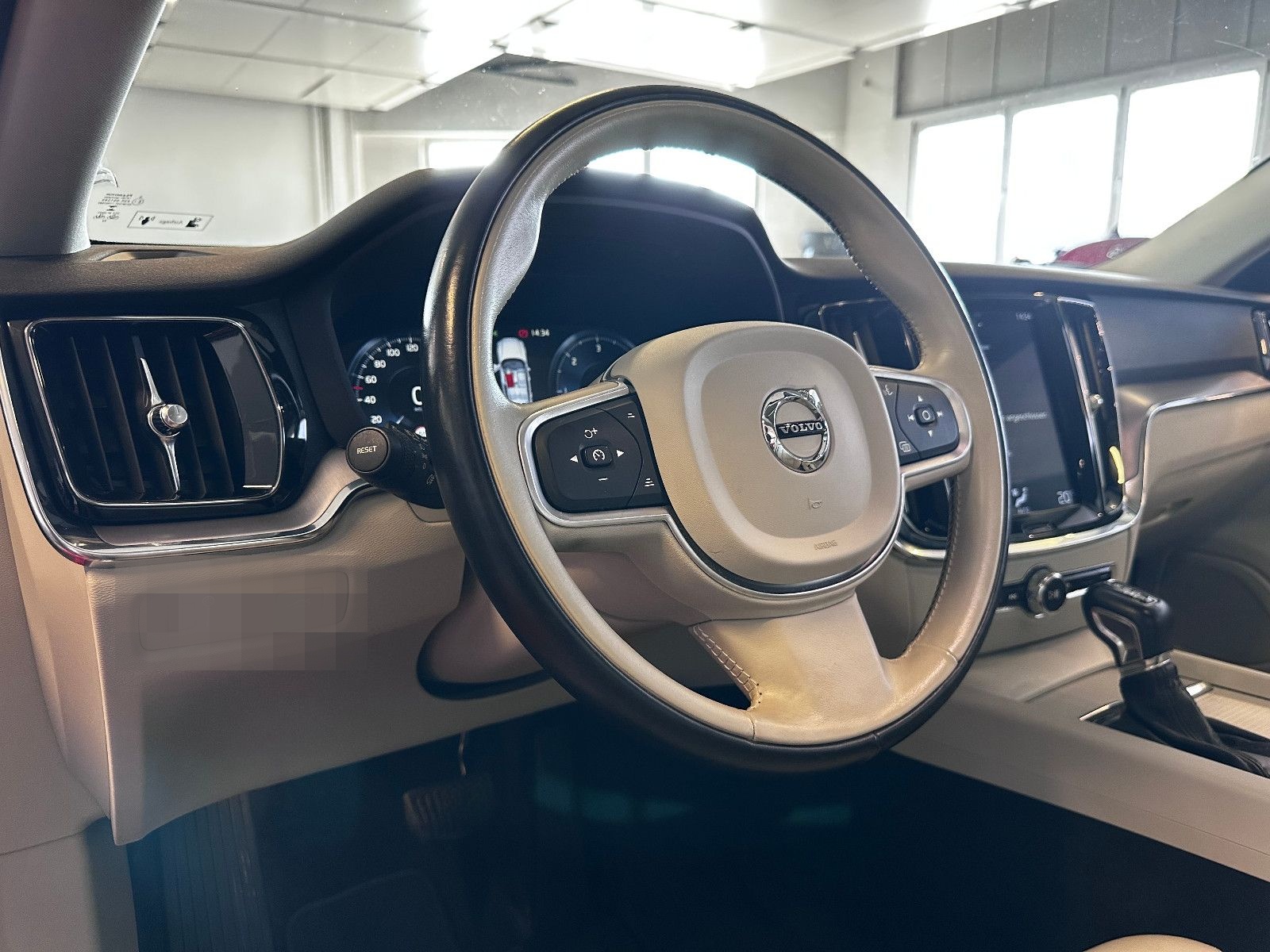 Volvo V60 Momentum Pro //Leder//LED//Navi// foto 15