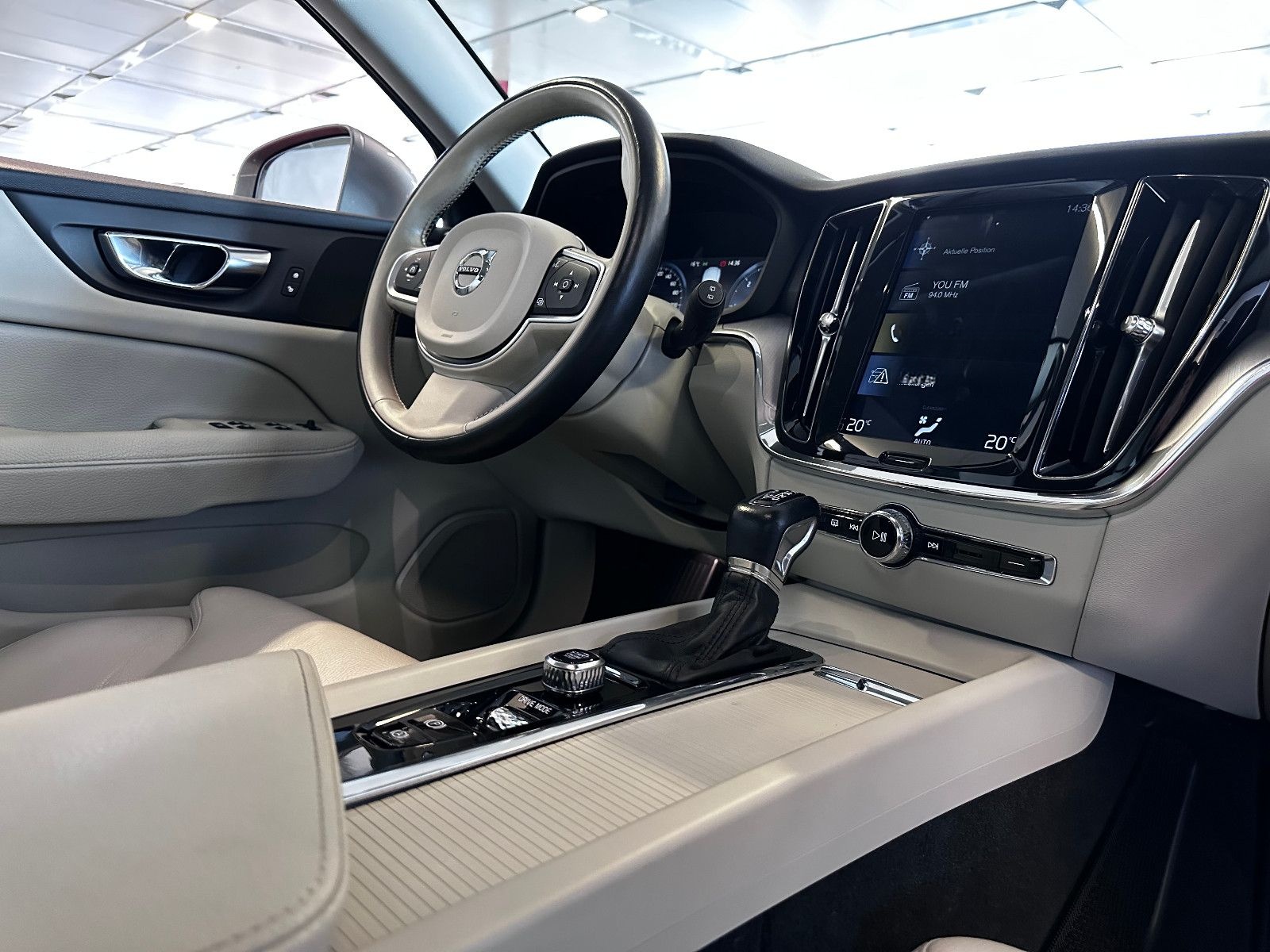 Volvo V60 Momentum Pro //Leder//LED//Navi// foto 20