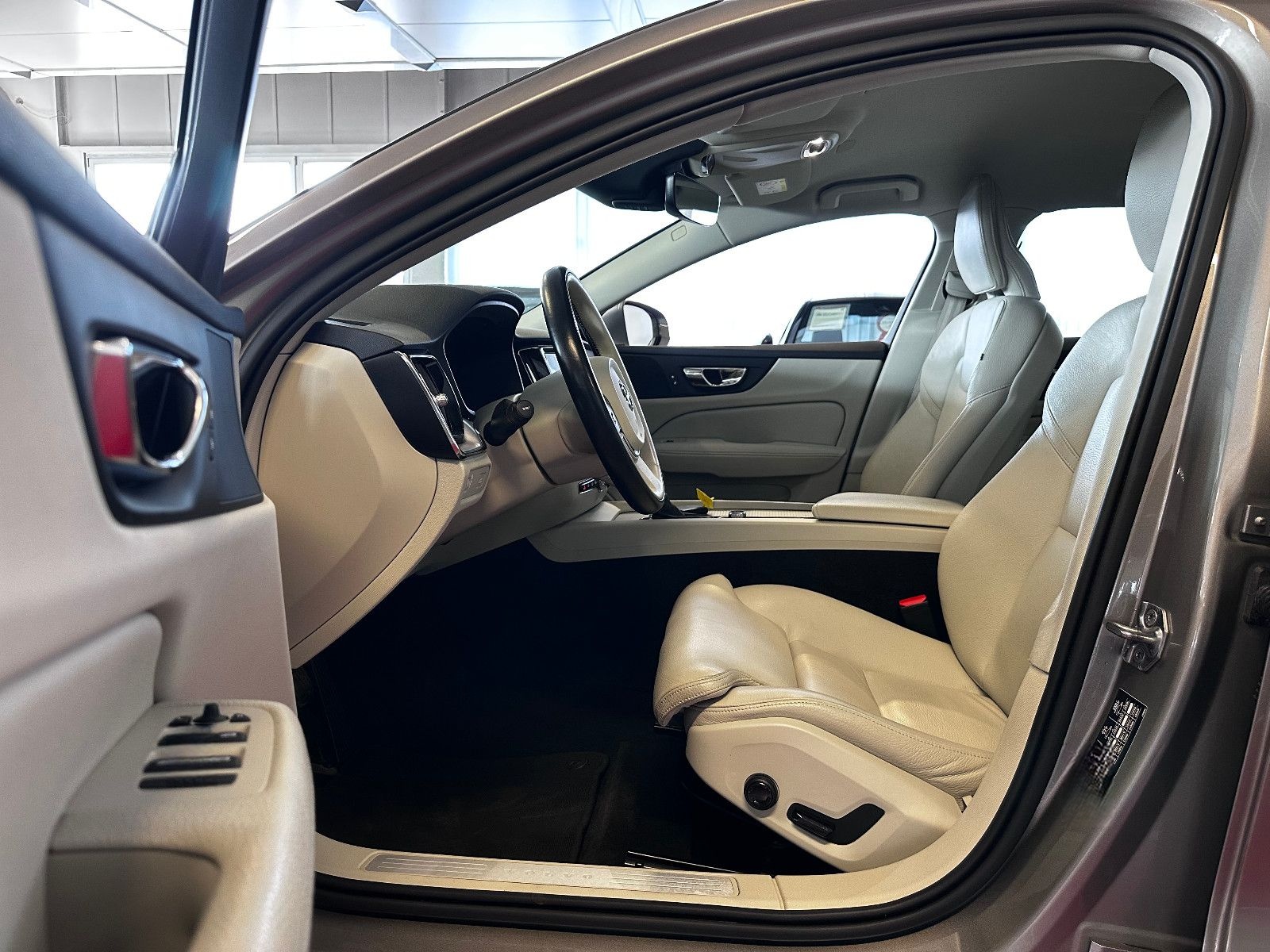 Volvo V60 Momentum Pro //Leder//LED//Navi// foto 9