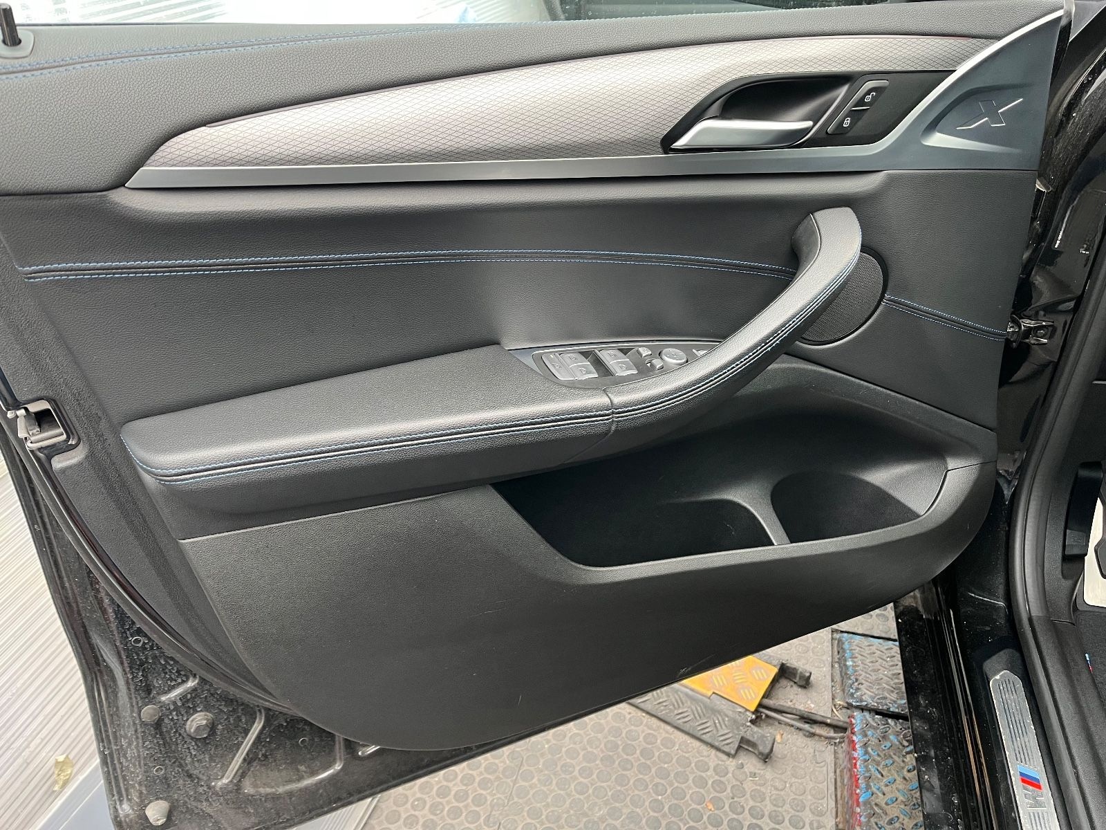 BMW X3 30d M Paket LivePR HUD Hifi Pano STHZ AHK 19 foto 22