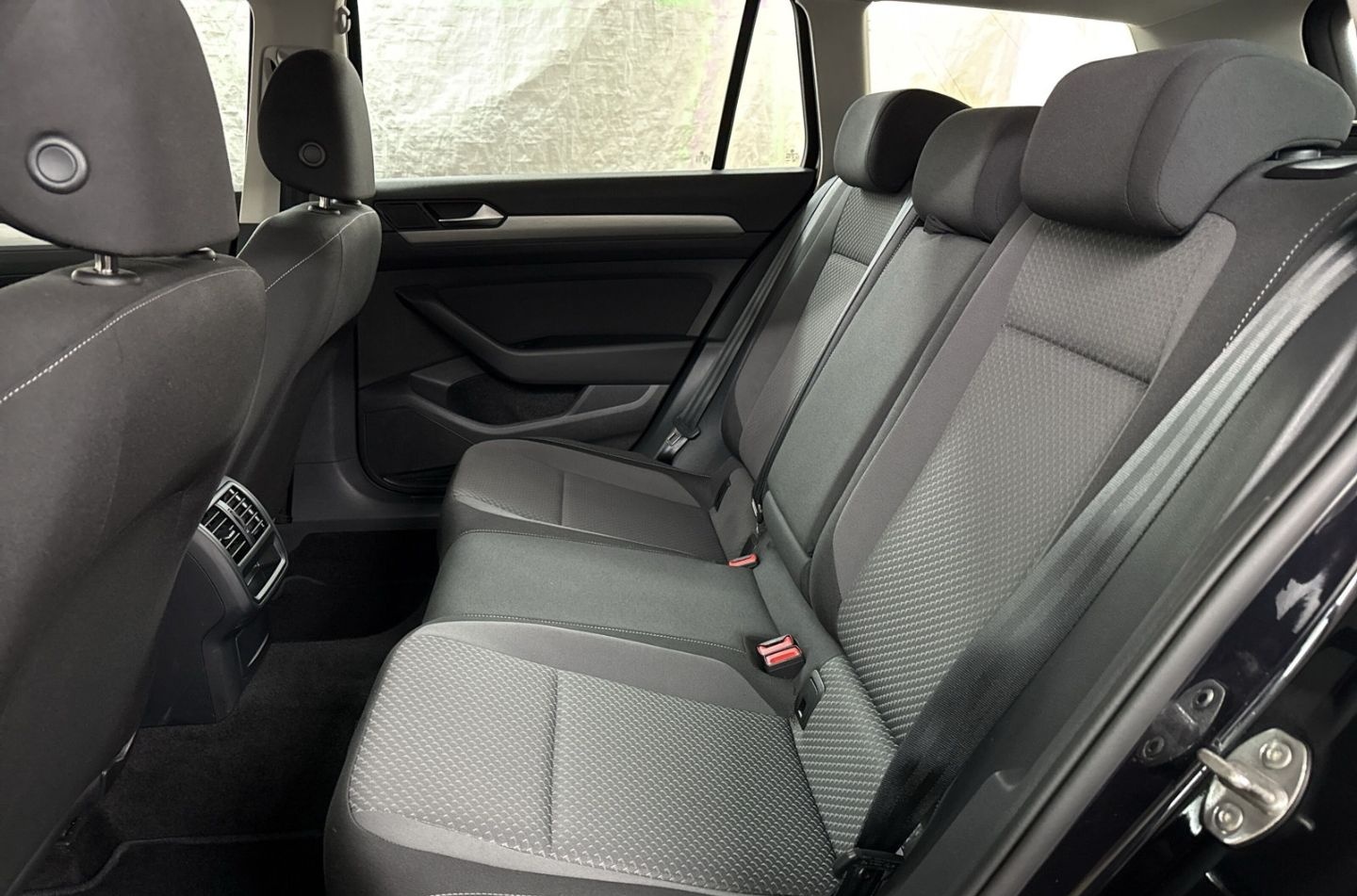 Volkswagen Passat 2.0TDI DSG Navi LED Kamera CarPlay ACC foto 12