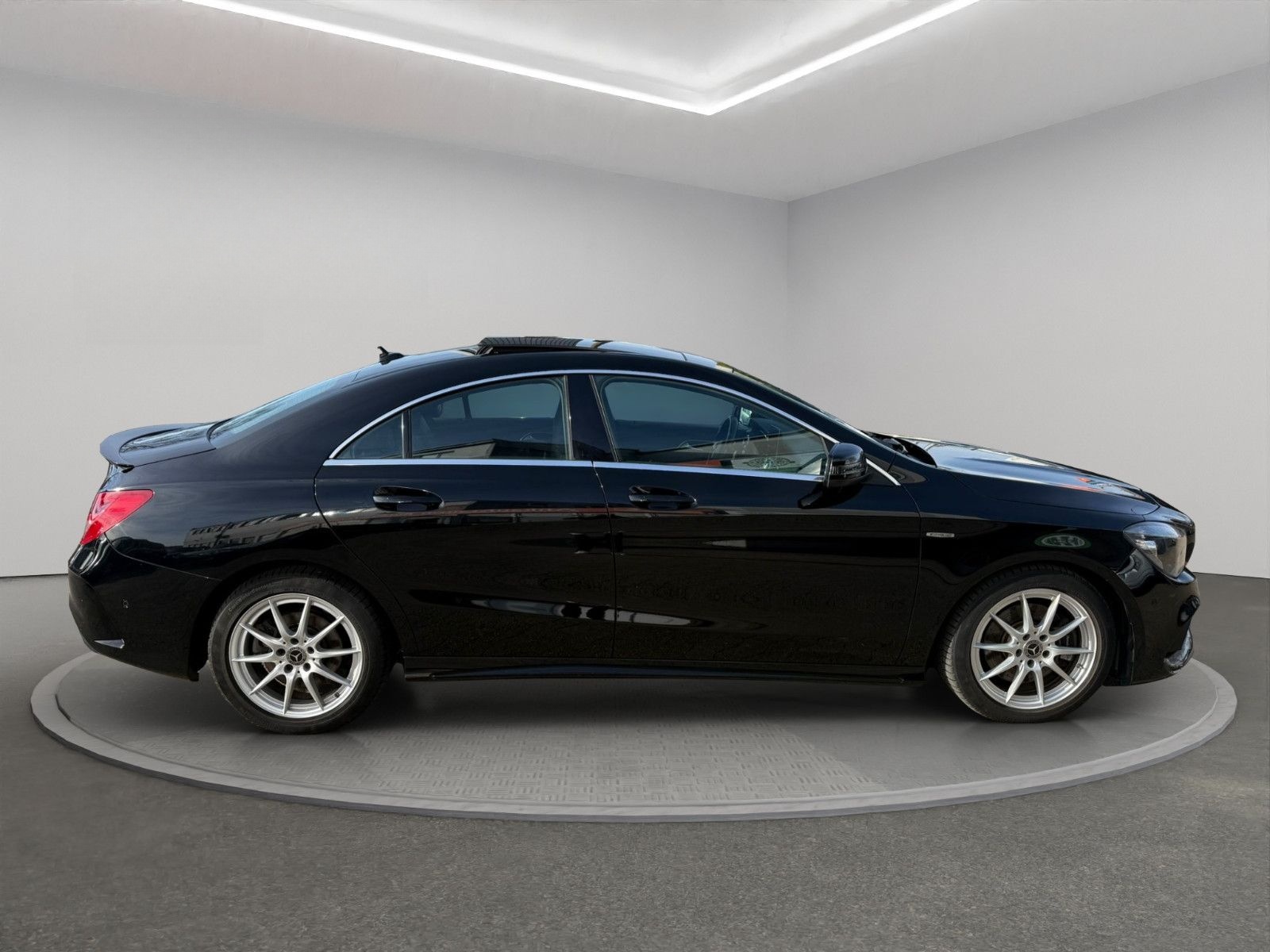 Mercedes-Benz CLA 220 4Matic AMG Ambiente Pano Har/Kard Kamera foto 4