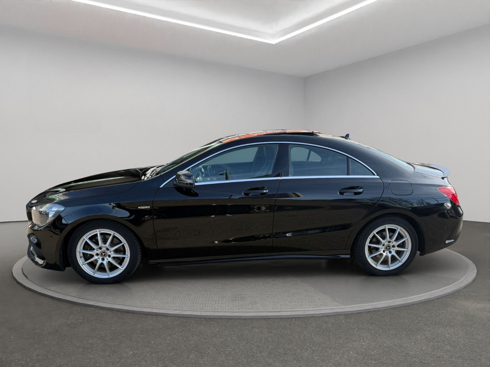 Mercedes-Benz CLA 220 4Matic AMG Ambiente Pano Har/Kard Kamera foto 8