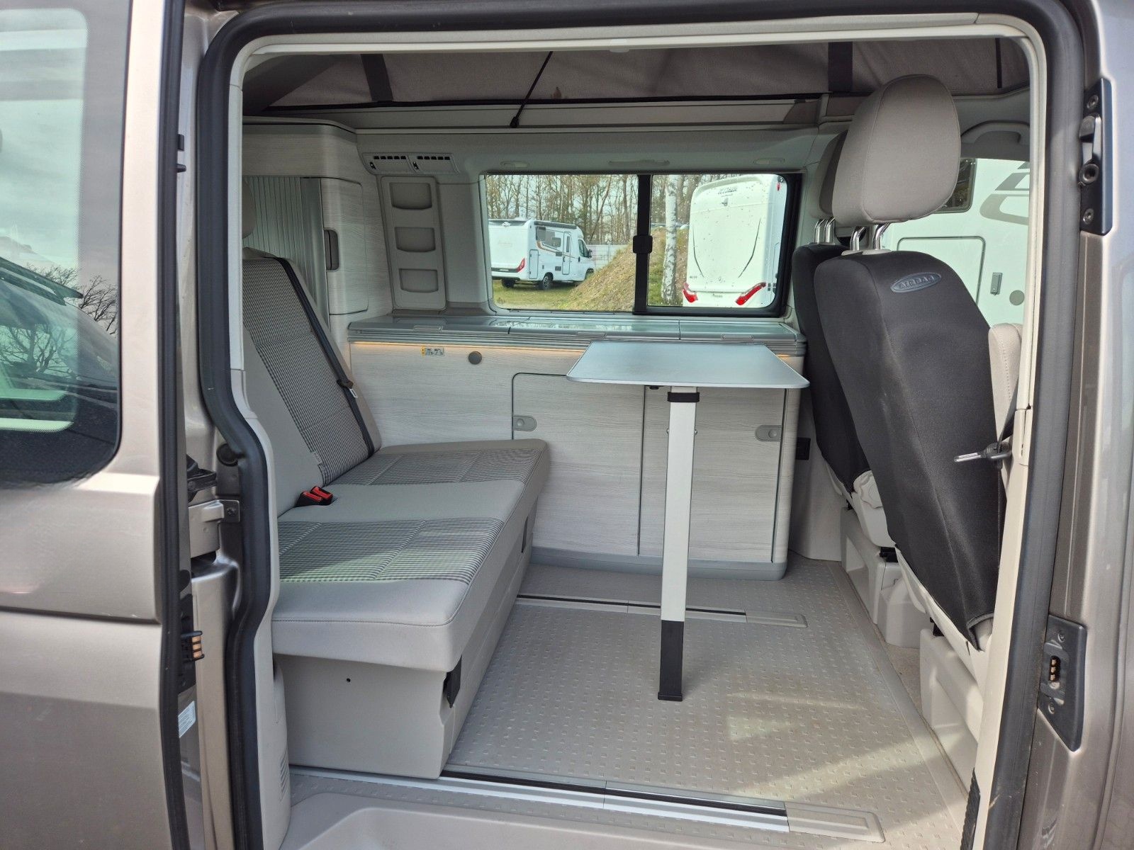 Volkswagen T6 California Coast, foto 14